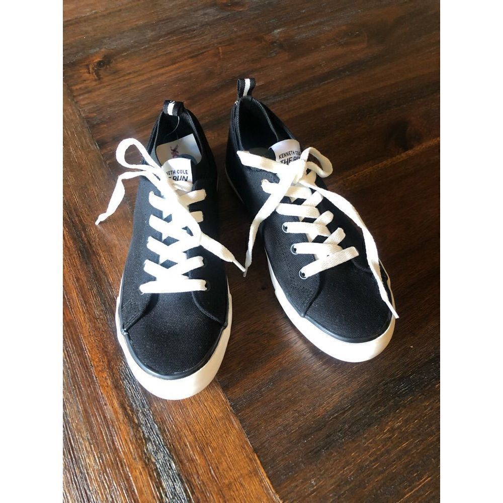 Kenneth Cole “The Run” ladies sneaker